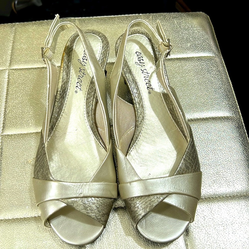Easy street gold heels 6.5w